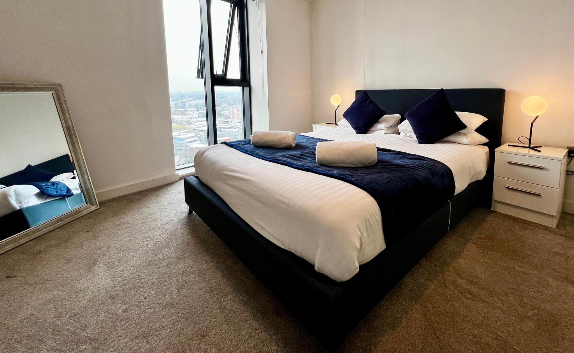 Premium Deals L Last-Minute Stay L 4 Min Walk To Birmingham Central Library L 18Th Floor 2 Bed 2 Bath City Centre Penthouse With Gym & Netflix By Jvt Short Lets Екстериор снимка