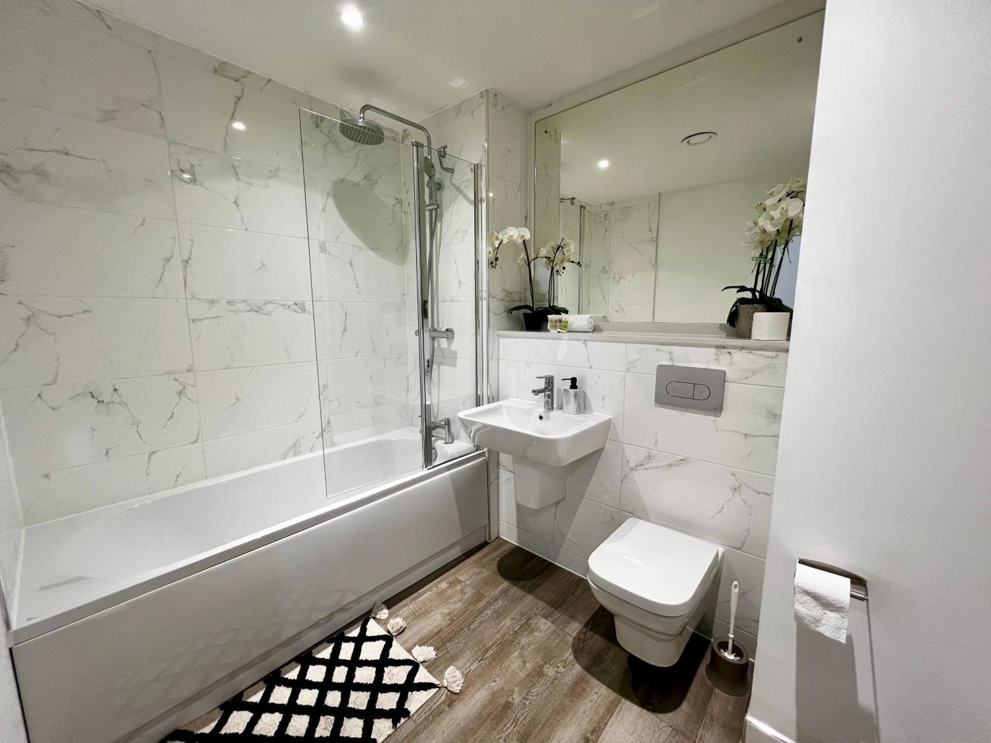 Premium Deals L Last-Minute Stay L 4 Min Walk To Birmingham Central Library L 18Th Floor 2 Bed 2 Bath City Centre Penthouse With Gym & Netflix By Jvt Short Lets Екстериор снимка