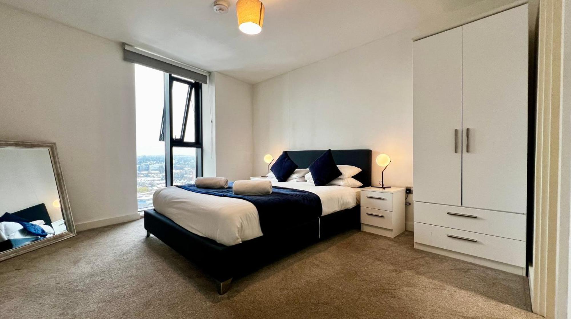 Premium Deals L Last-Minute Stay L 4 Min Walk To Birmingham Central Library L 18Th Floor 2 Bed 2 Bath City Centre Penthouse With Gym & Netflix By Jvt Short Lets Екстериор снимка
